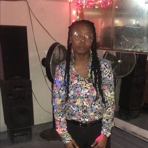 Meet your Posher, Nikia